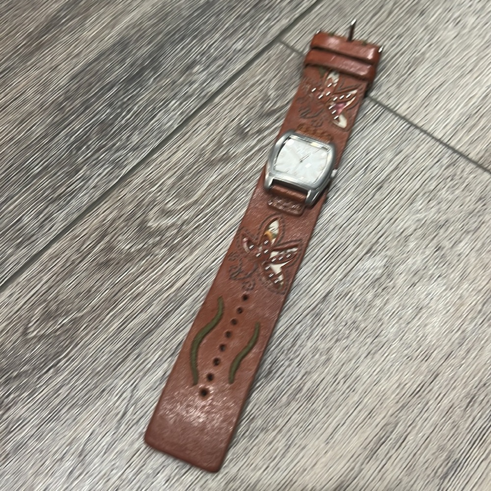 Hold- Fossil Watch - Picture 3 of 7